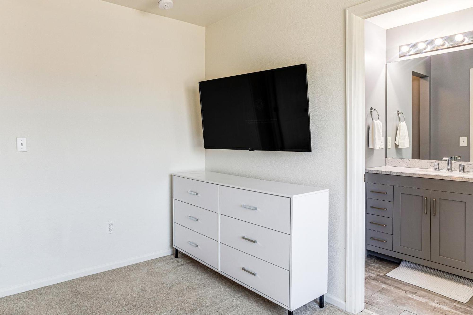 Inviting Denver With Yard About 6 Mi To Airport! *